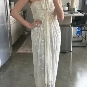 Oscar de la Renta Cream Strapless Gown